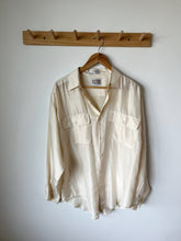 Load image into Gallery viewer, Vintage 100% Silk Button Up