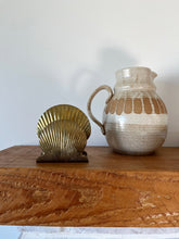 Load image into Gallery viewer, Vintage Shell Holder