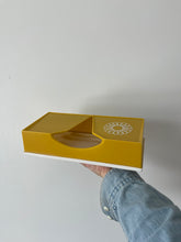 Load image into Gallery viewer, Vintage Tissue Holder