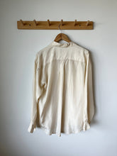 Load image into Gallery viewer, Vintage 100% Silk Button Up
