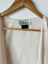 Load image into Gallery viewer, Vintage Ivory Open Robe