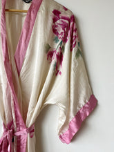 Load image into Gallery viewer, Vintage Peony Silk Robe