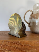 Load image into Gallery viewer, Vintage Shell Holder