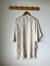 Load image into Gallery viewer, Vintage Ivory Open Robe