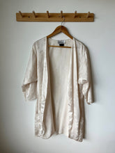 Load image into Gallery viewer, Vintage Ivory Open Robe
